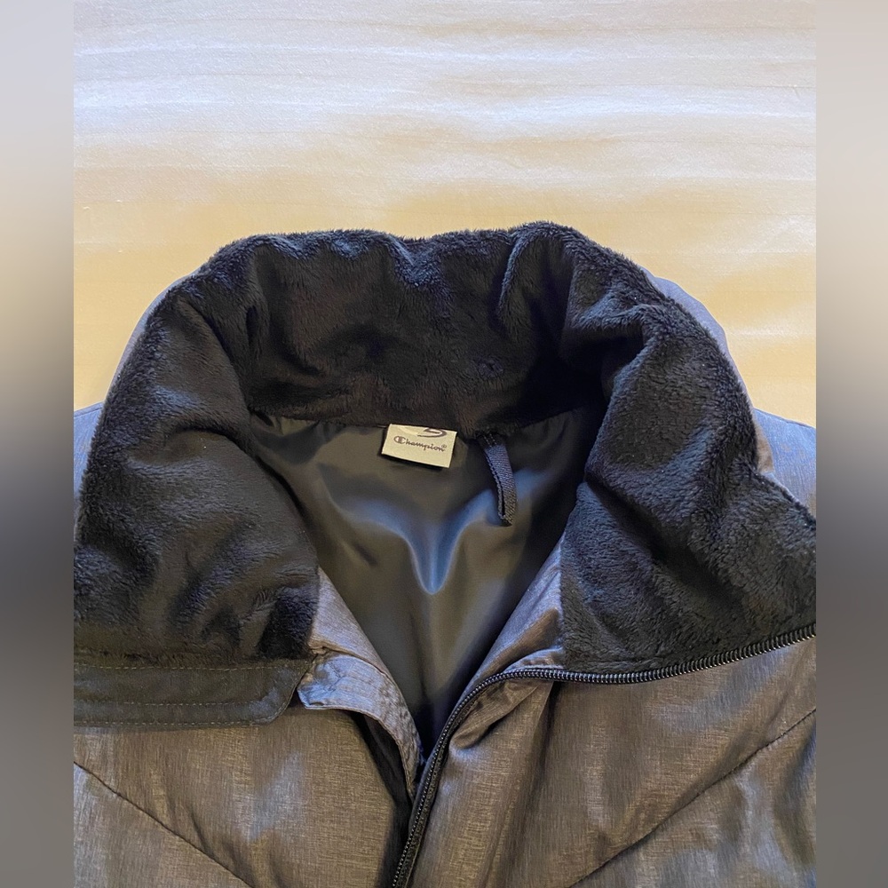 Champion Women's Gray Down Filled Soft Puffer Vest size XL Excellent Condition! - Picture 2 of 4